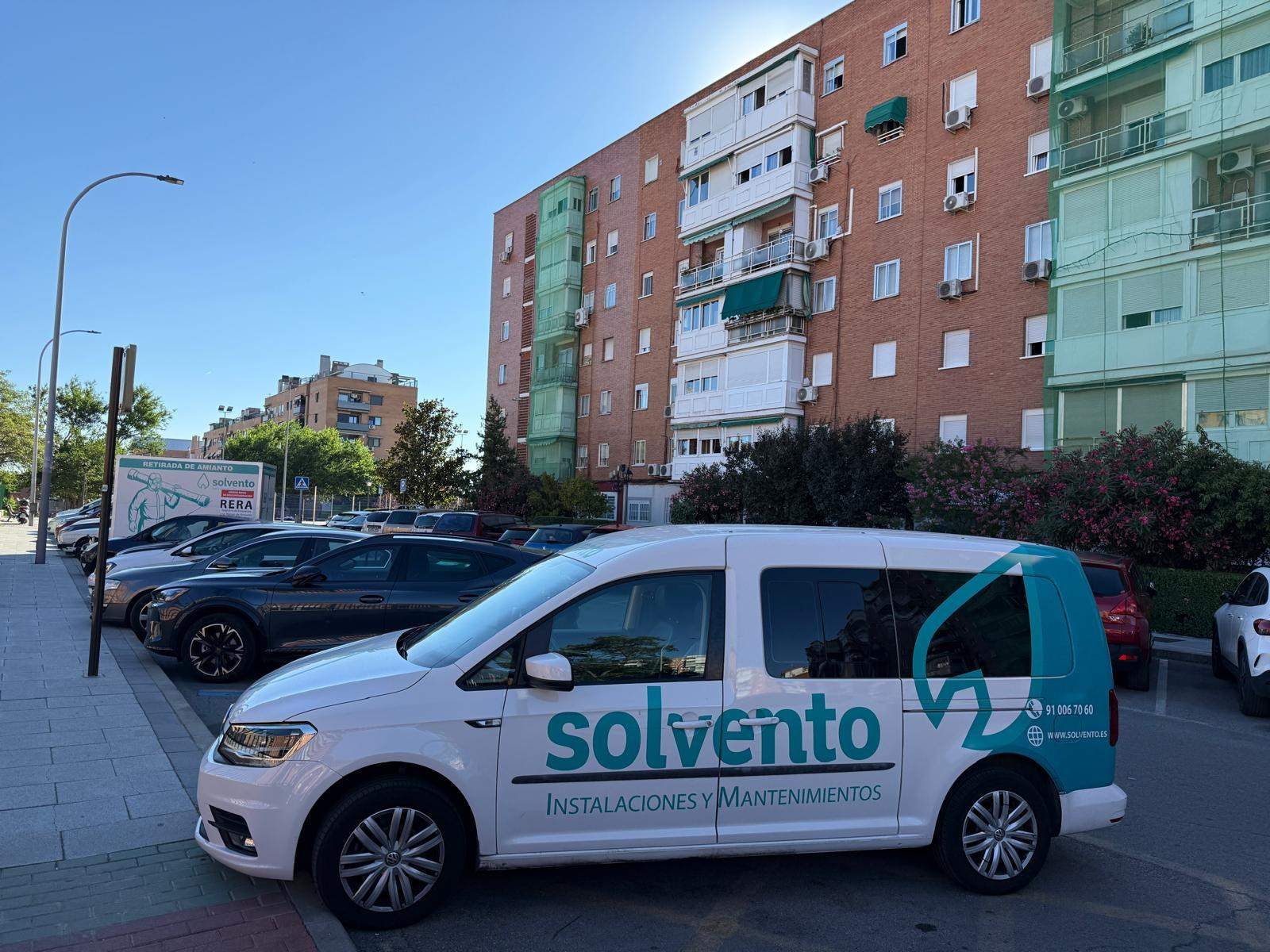 Furgoneta de Solvento con la marca